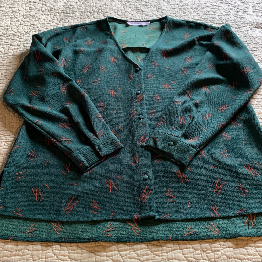 All in Favor Blouse V-Neck Emerald Green Size Small